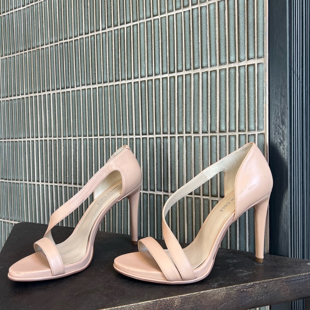 Kenneth Cole blush sandals